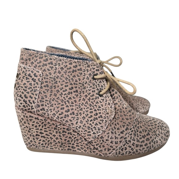 Toms Suede Desert Wedge Heeled Bootie Cheetah Print Size 6 - Picture 3 of 12